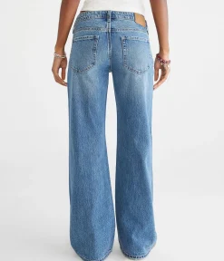 Low-Rise Baggy Flare Jean