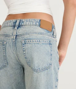 Low-Rise Baggy Flare Jean