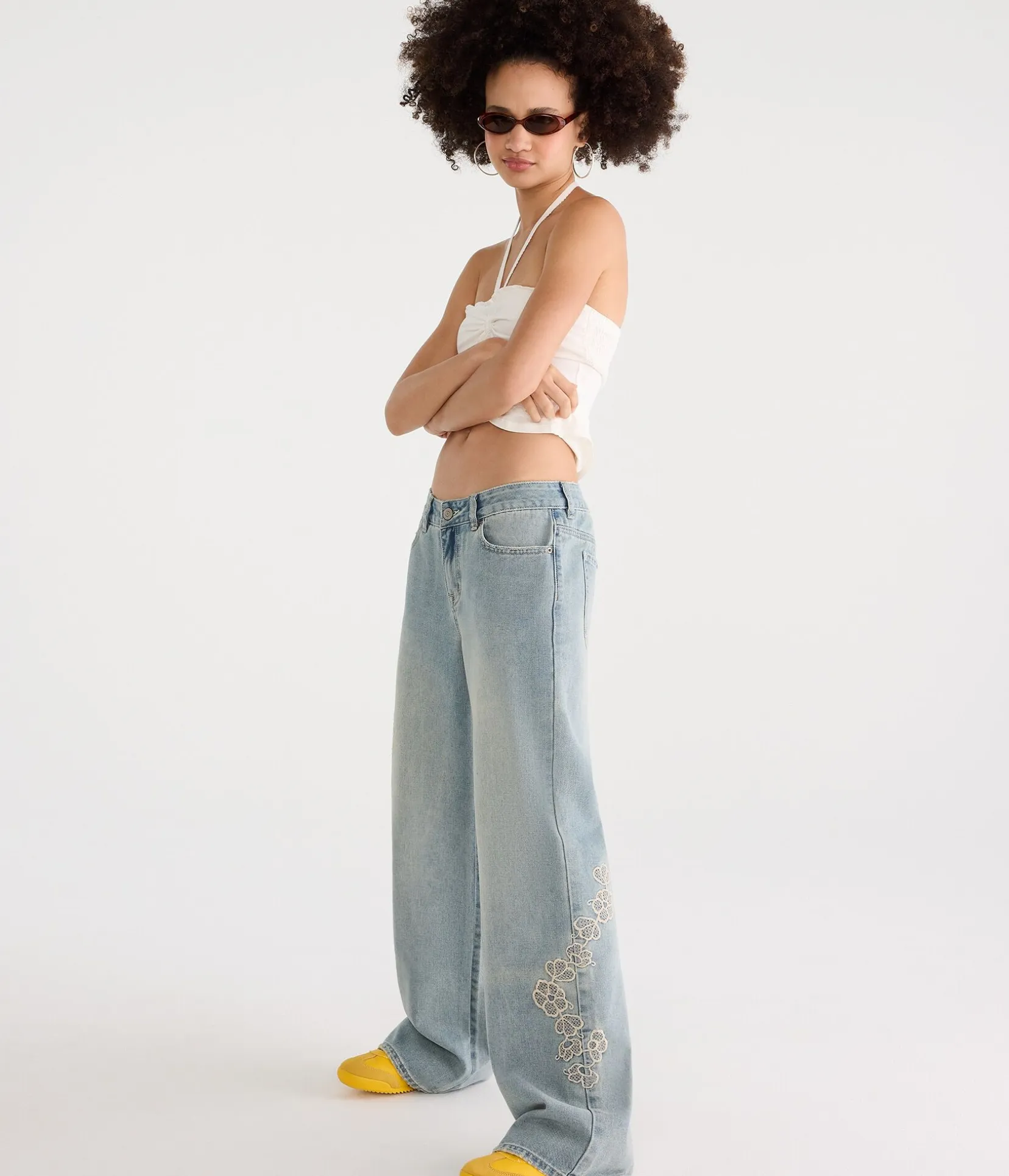 Low-Rise Baggy Wide Leg Embroidered Floral Jean