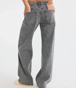 Low-Rise Baggy Wide Leg Jean