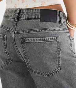 Low-Rise Baggy Wide Leg Jean