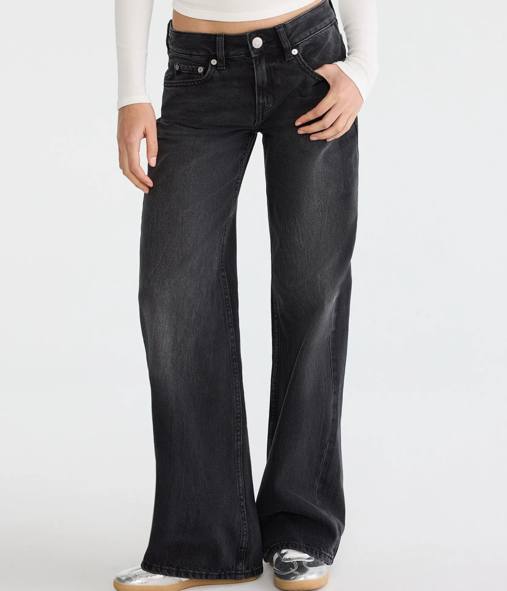 Low-Rise Baggy Wide Leg Studded Star Jean